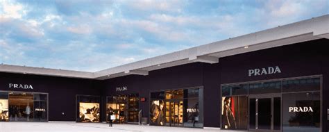 prada casette d ete orari|Il Castagno outlet Village .